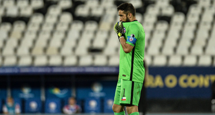 Claudio Bravo jugando por Chile