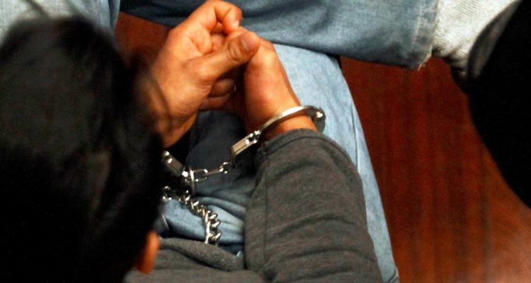 Foto de contexto de persona detenida luego que colombiano encarcelado fuera puesto en libertad en caso de muerte de militar en Punta Arenas