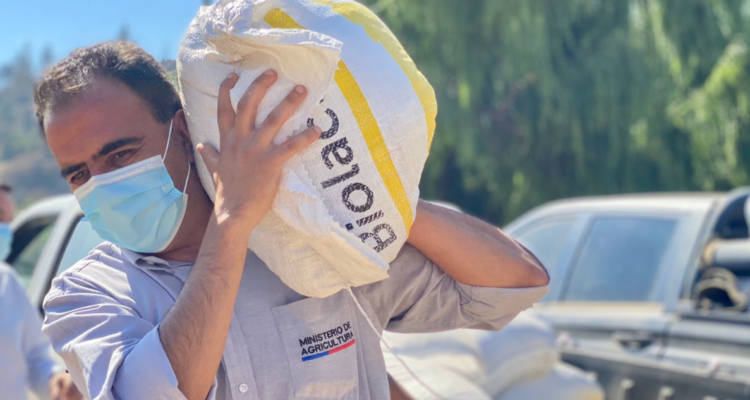 Comienza a llegar ayuda para damnificados de incendio en Quillón