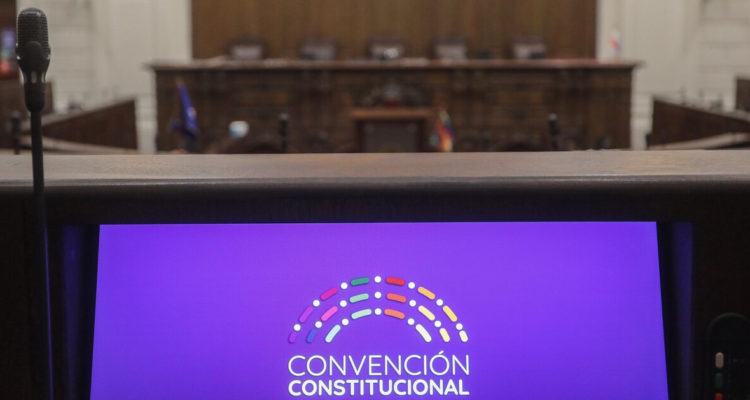 Comienzan a barajar nombres para presidir la Convención ante fin del mandato de Loncón y Bassa