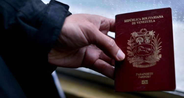 INE: 11% de fuerza laboral en Chile son extranjeros y más de 280 mil trabajan de manera informal