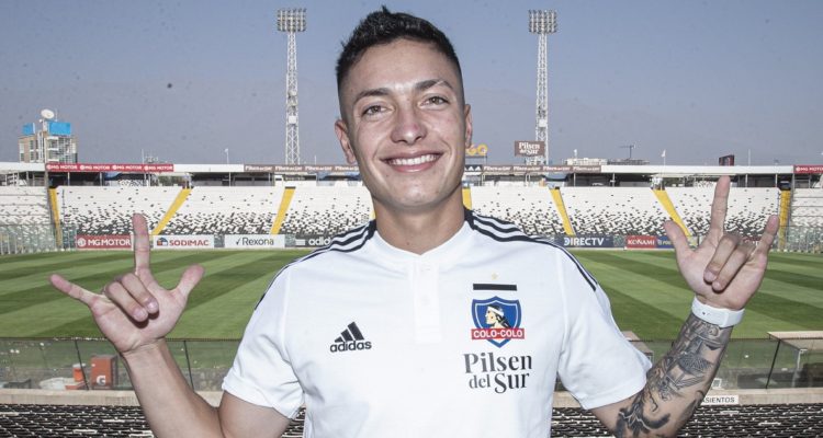 Cristián Zavala al ser presentado en Colo Colo.