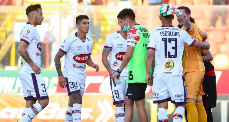 Deportes Melipilla sufre por el escritorio.