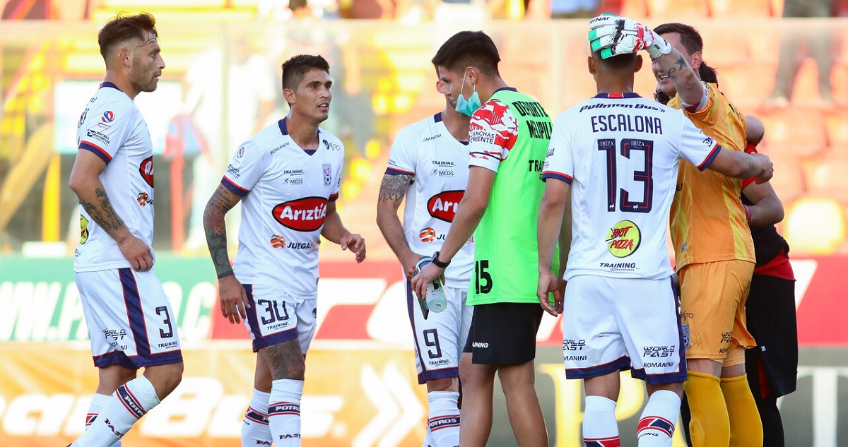 Deportes Melipilla sufre por el escritorio.