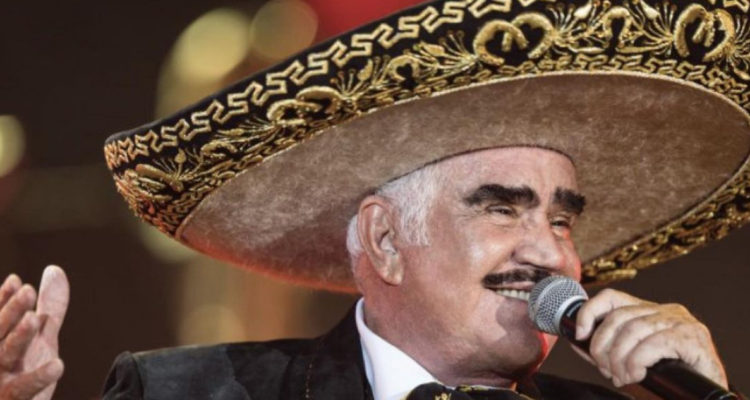 El cantante Vicente Fernández en uno de sus conciertos.