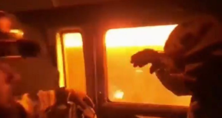 Bomberos desplazándose por incendio en Quillón