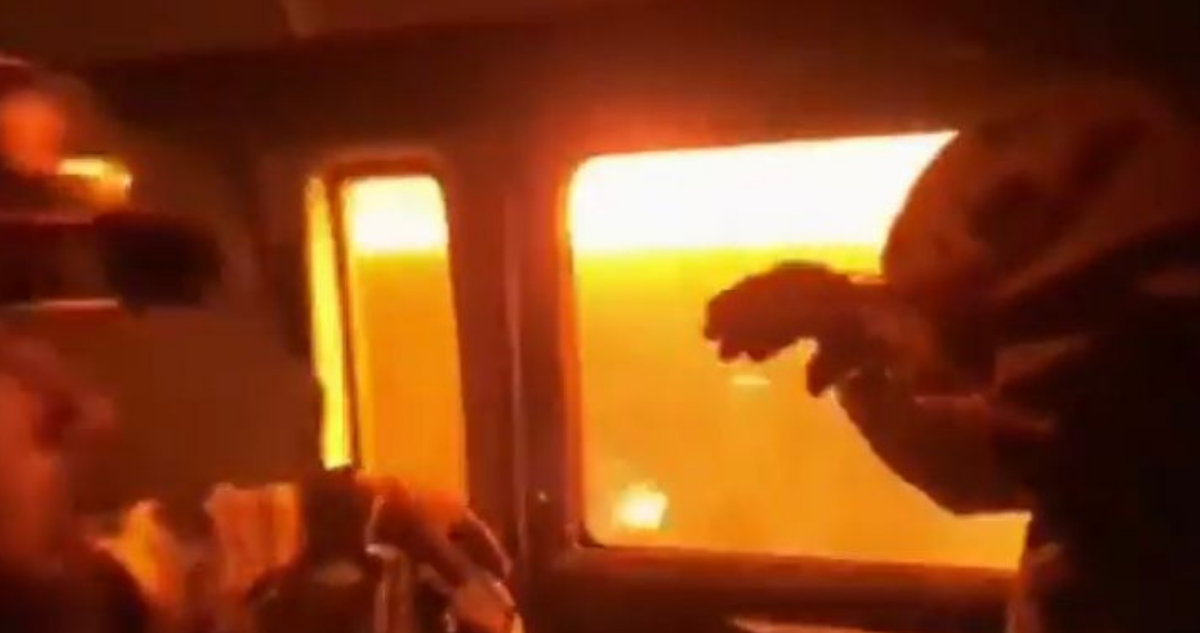 Bomberos desplazándose por incendio en Quillón