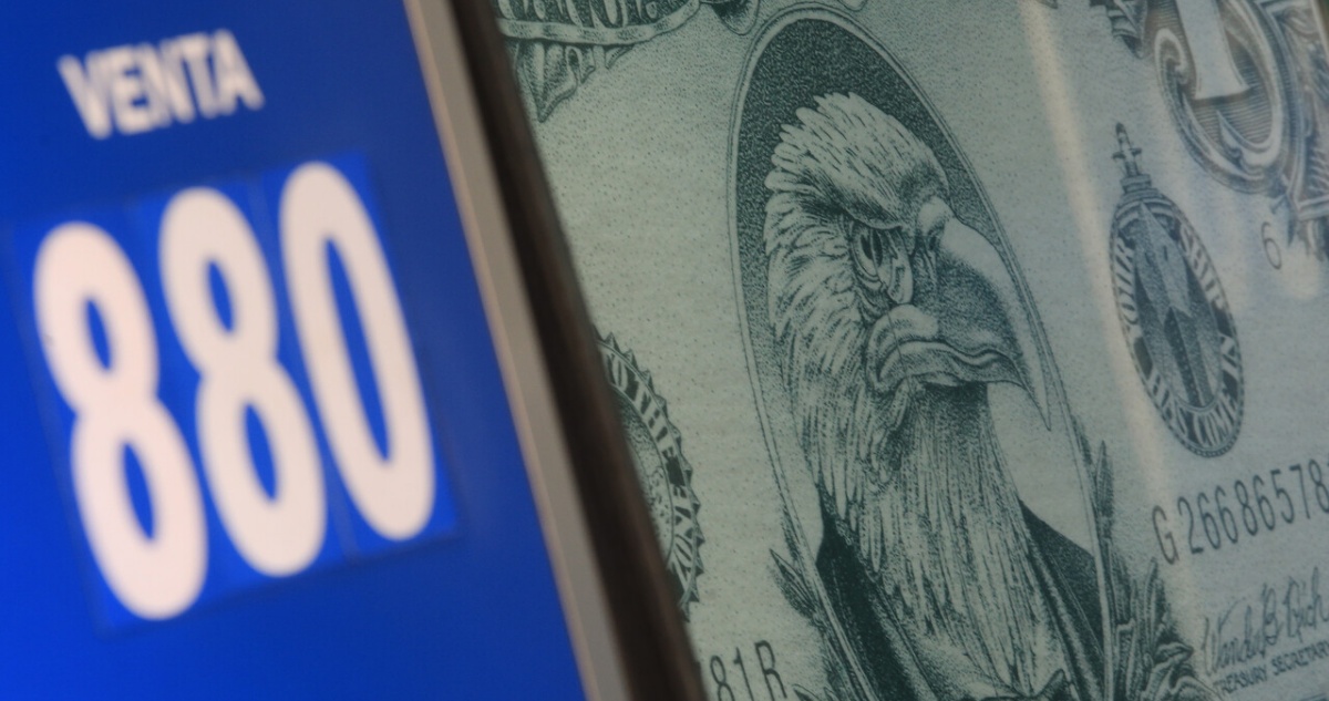 Expertos advierten que alto valor del dólar aumentará el costo de la vida