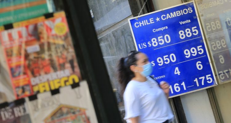 Dólar se sigue calmando tras efecto elecciones y vuelve a cotizar a la baja en su apertura