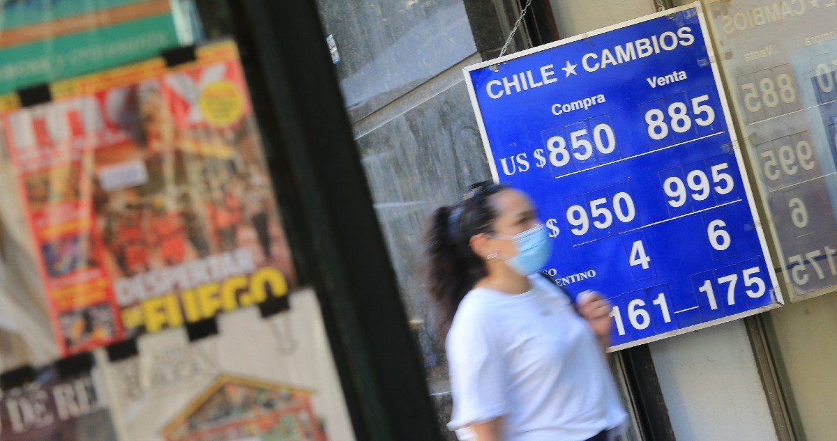 Dólar se sigue calmando tras efecto elecciones y vuelve a cotizar a la baja en su apertura