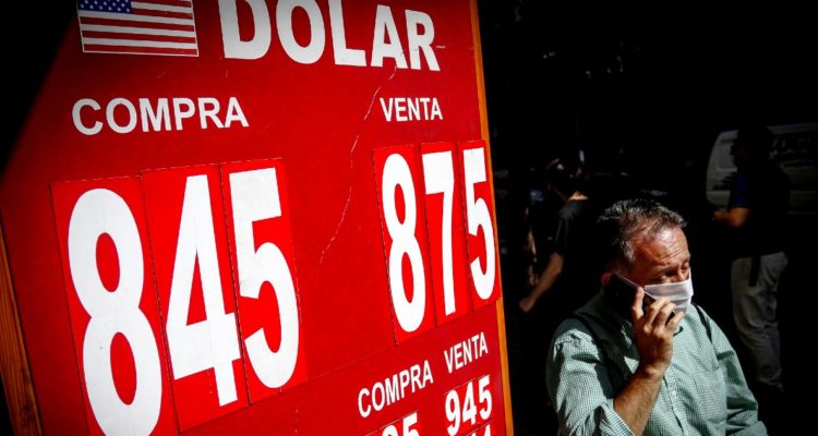 Dólar sigue al alza pese a decisión del Banco Central de subir la tasa de interés