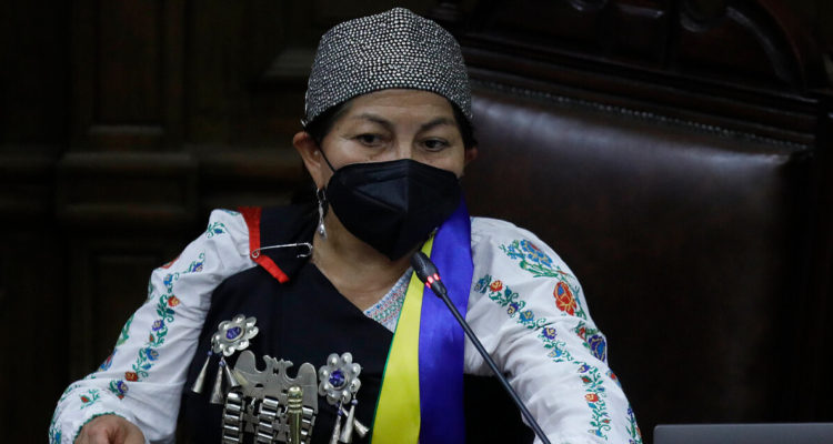 Loncón desliza apoyo a Boric: “Optemos por la propuesta que está defendiendo la nueva Constitución”