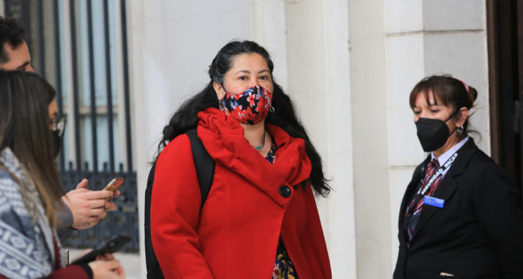 Elsa Labraña renuncia a Pueblo Constituyente