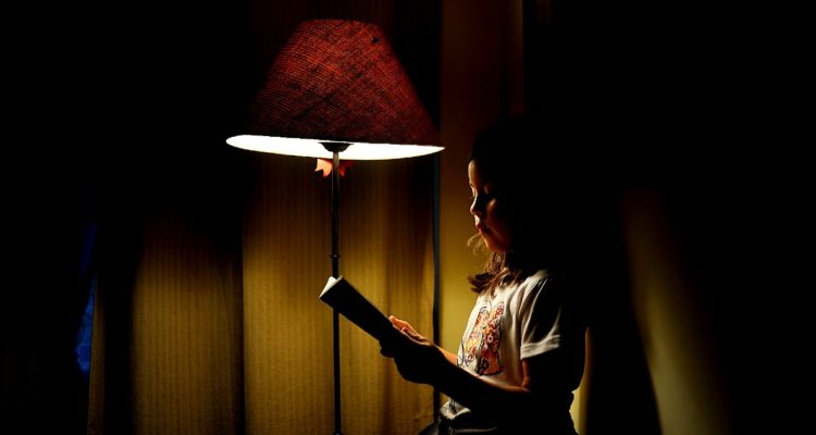 Eléctricas extienden el no cortar servicio a quienes no pueden pagar, pero hasta cierta fecha