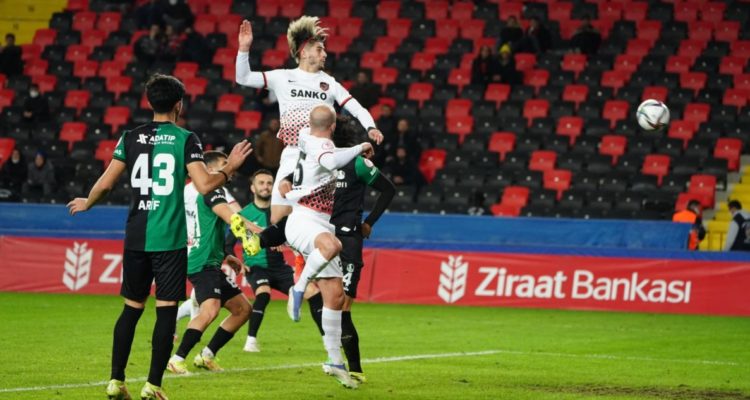 Gol y asistencia perfecta: Ángelo Sagal brilló en el triunfo del ...