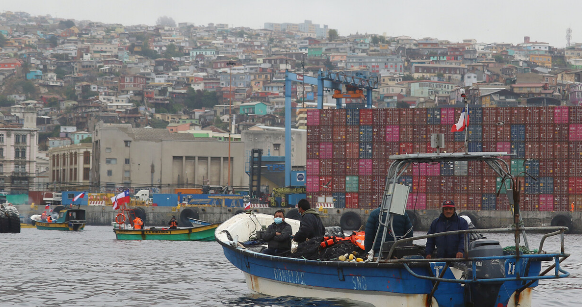 Anuncian término de conflicto entre pescadores de Quintero y ENAP