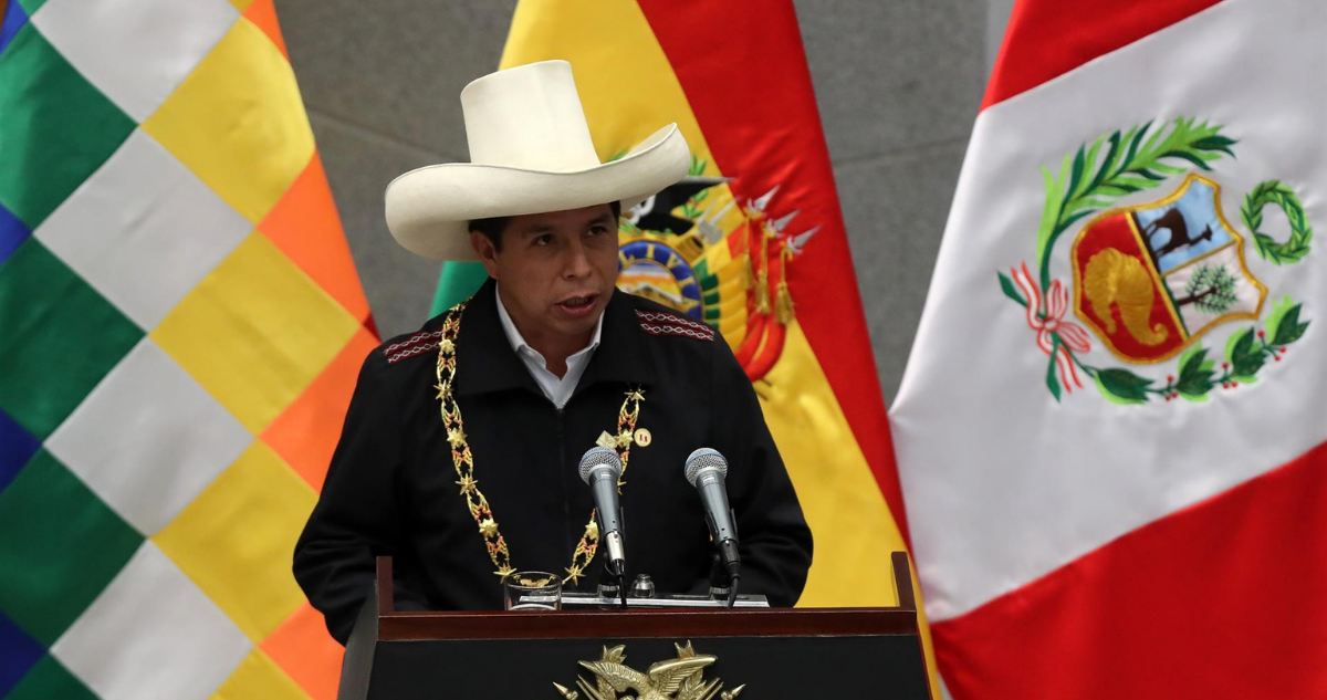 Investigan a fiscales en Perú por irregularidades al allanar Congreso.