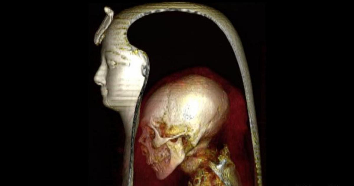 Una imagen del estudio digital que se realizó de la momia. Se ve el exterior de esta y cómo dentro, en una altura más baja, se encuentra el cuerpo del faraón.