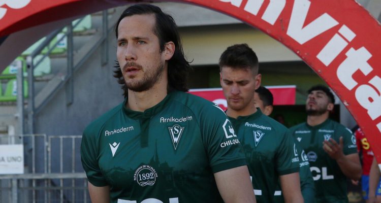 Francisco Alarcón jugando en Wanderers.