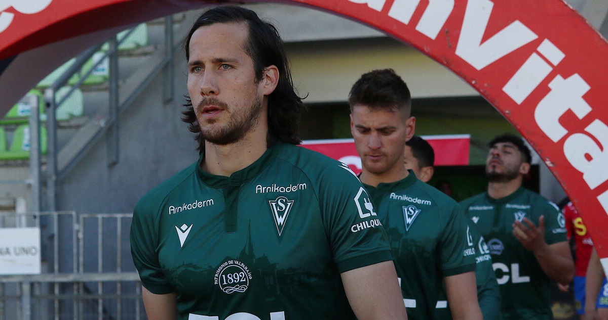 Francisco Alarcón jugando en Wanderers.