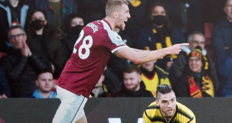 Francisco Sierralta fue titular en dura caída de Watford