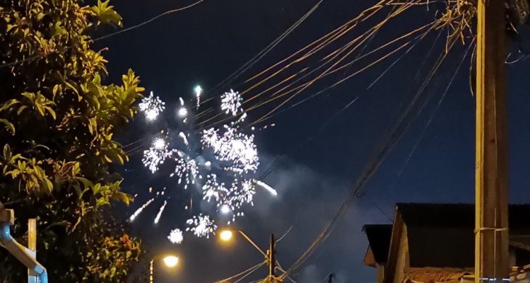 Fuegos artificiales lanzados de forma ilegal causan molestia en vecinos de Los Ángeles