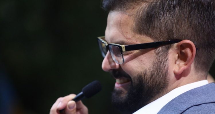 PRENSA REACCIONA A TRIUNFO DE Gabriel Boric