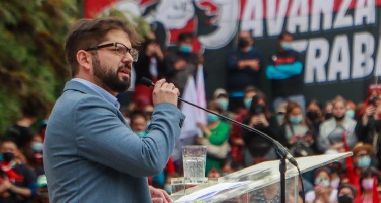 Gabriel Boric alista cierre de campaña mediante puerta a puerta