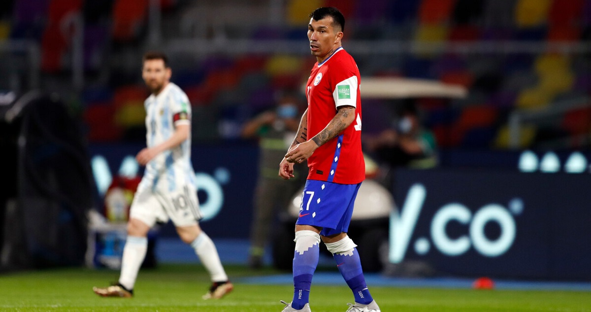 Gary Medel ante Argentina por Clasificatorias.