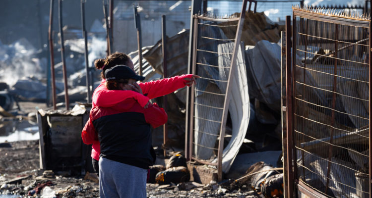 Gobierno confirma condonación de deudas de luz y agua a afectados por incendio en Castro