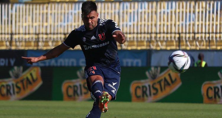 Gonzalo Espinoza jugando por La U.