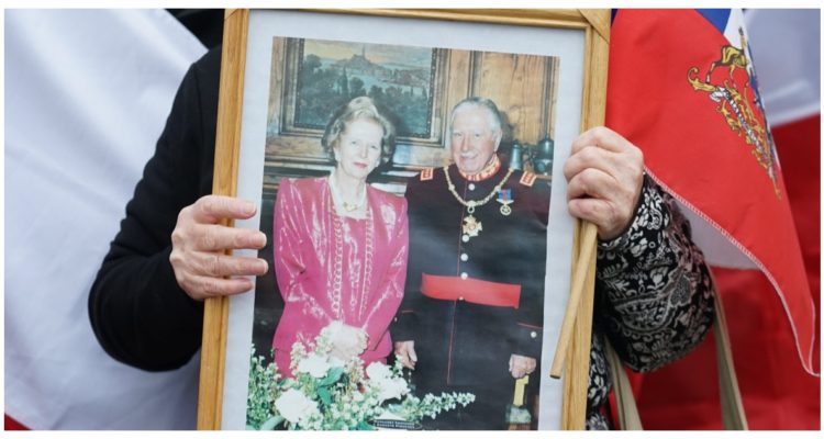 LUCIA HIRIART Y AUGUSTO PINOCHET