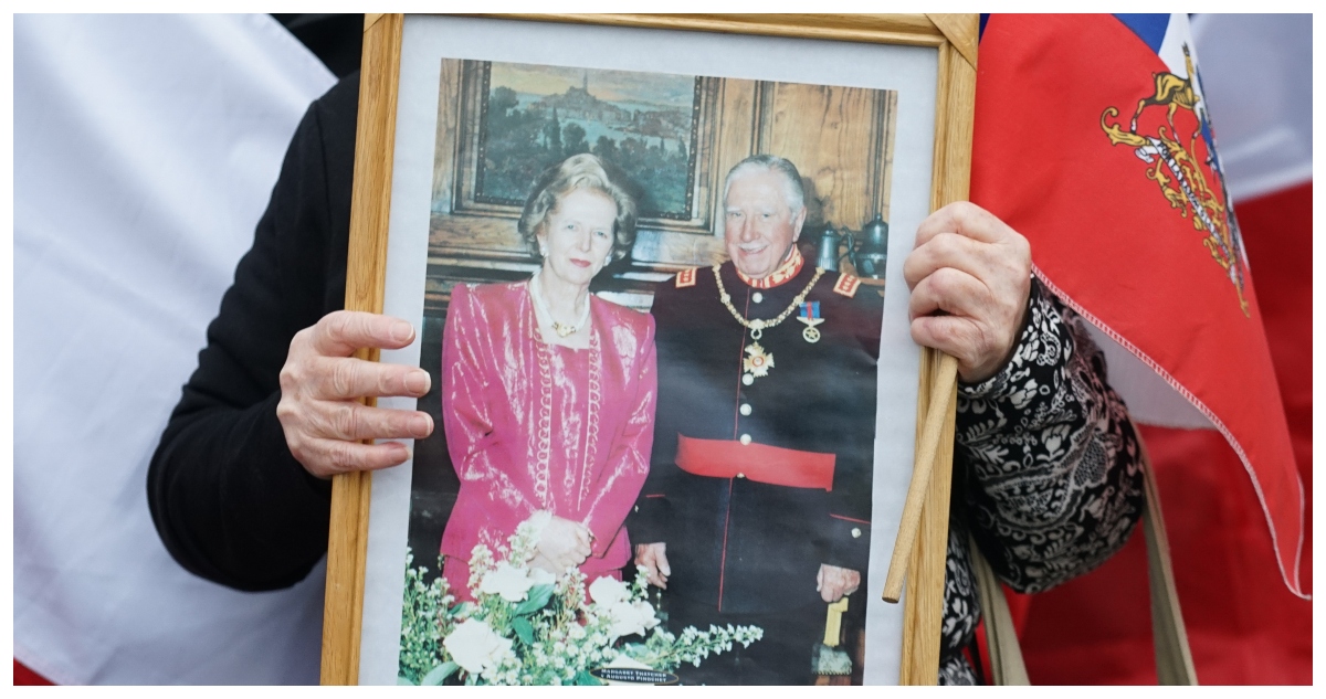 LUCIA HIRIART Y AUGUSTO PINOCHET
