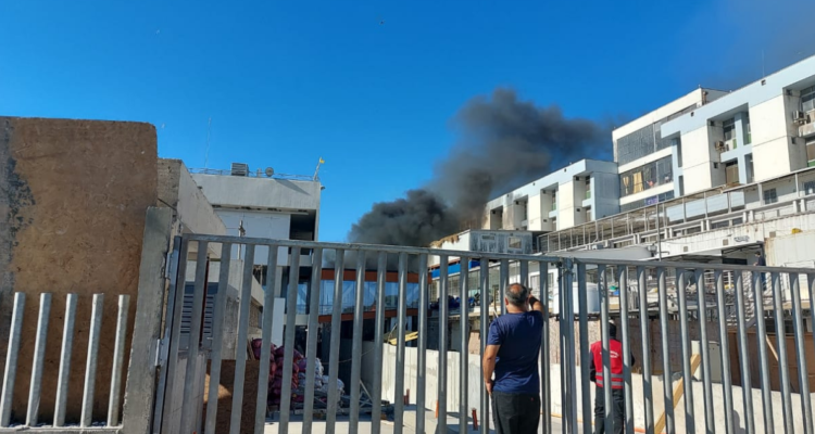 Humo saliendo desde hospital