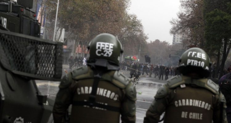 Efectivos de Carabineros en manifestación