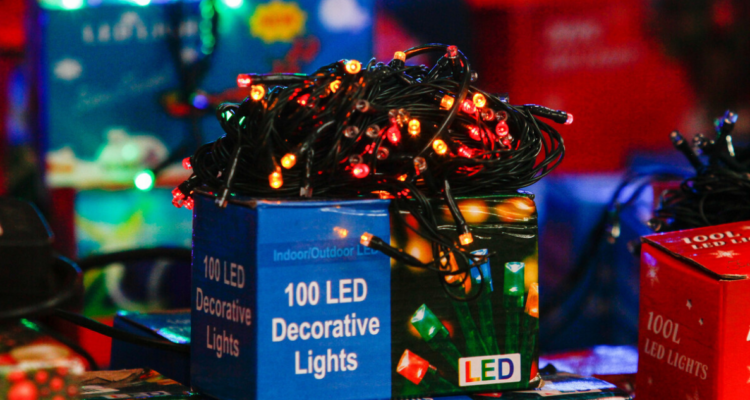 Venta de artículos luminosos no certificados por SEC en Valdivia