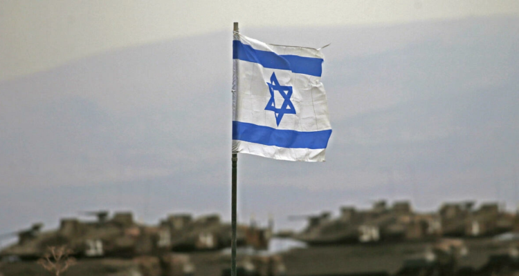 Bandera israelí en los Altos del Golán