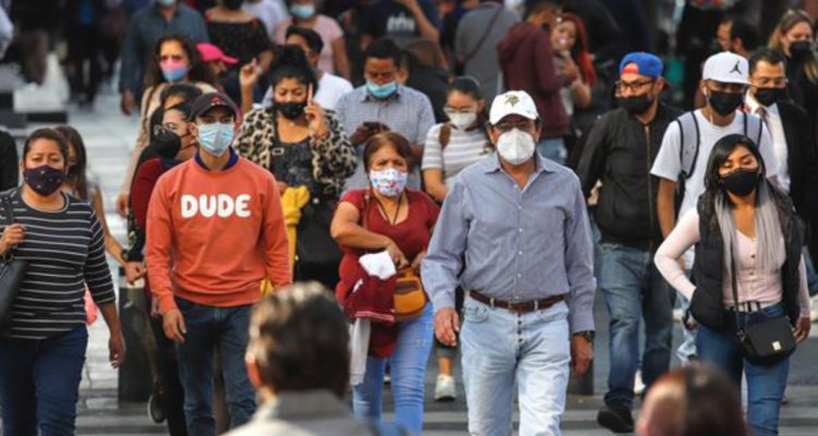 Italia impone mascarillas en el exterior y reduce a 6 meses la validez del pasaporte sanitario