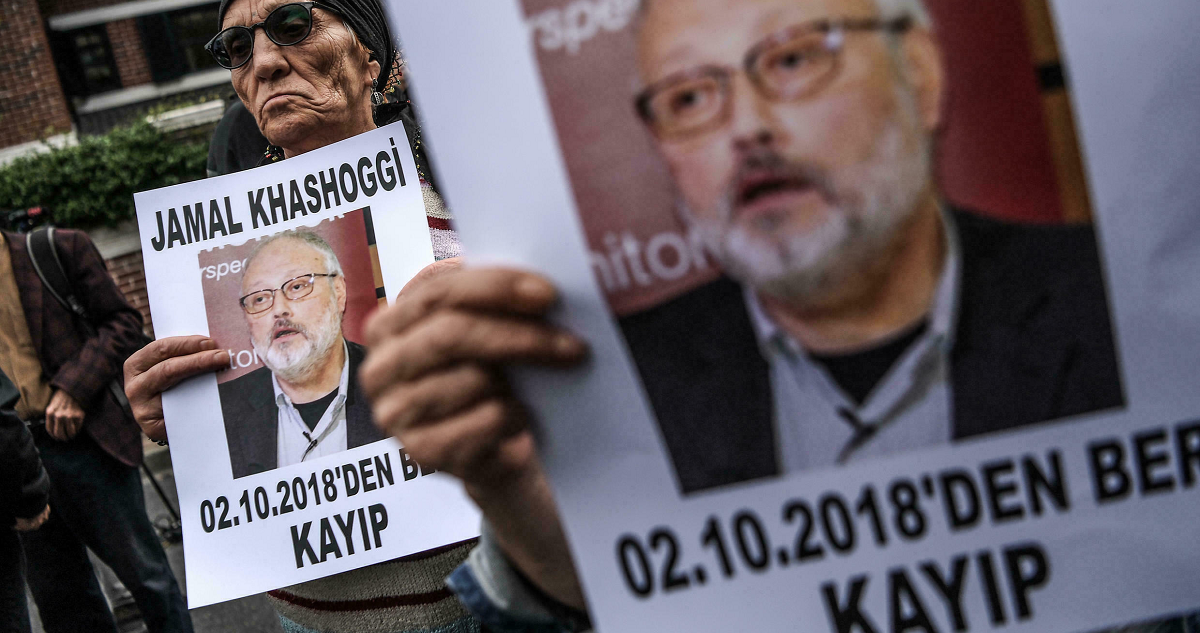 Carteles con el rostro de Jamal Khashoggi.