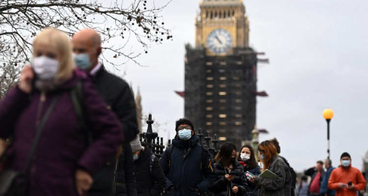 Johnson confirma primera muerte por variante Ómicron en Reino Unido Es un riesgo muy grave