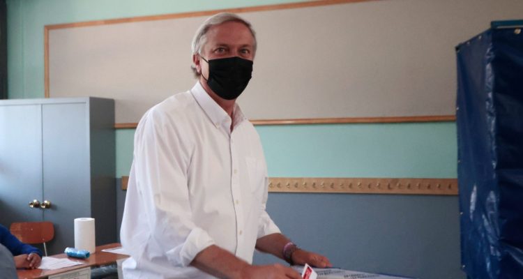 Voto en el extranjero: Kast estaría ganando en China y Singapur de acuerdo a primeros conteos