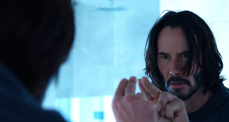 El actor Keanu Reeves en una de las escenas de Matrix: Resurrections