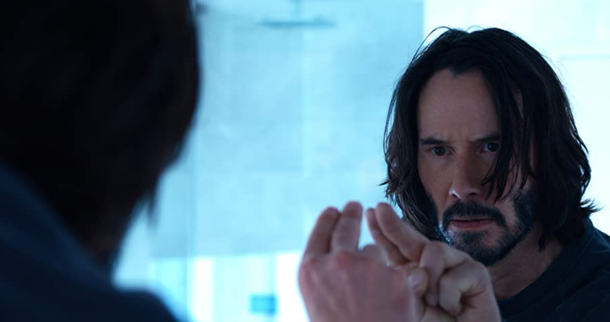 El actor Keanu Reeves en una de las escenas de Matrix: Resurrections