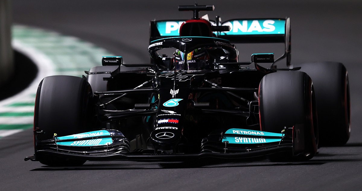 Lewis Hamilton dominó en libres de Arabia Saudita.