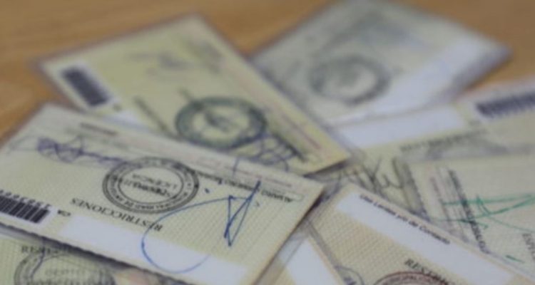 Retraso en trámites para renovar licencias