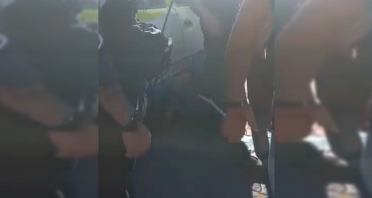 Acusado de sustraer a dos niñas en Santiago sufrió golpiza de locatarios de feria navideña