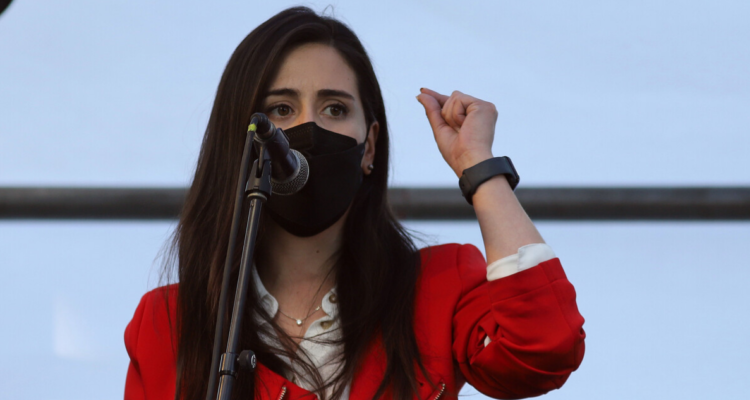 Macarena Ripamonti en discurso