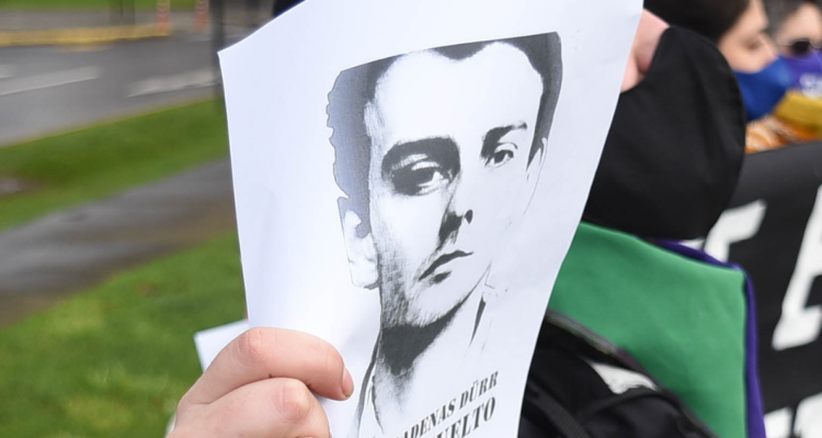 Revisan pruebas en juicio contra Martín Pradenas.