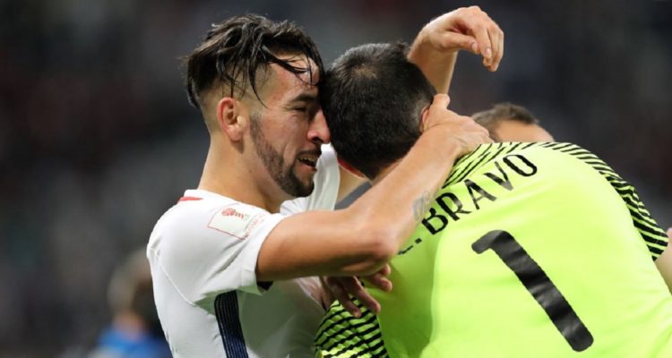 Mauricio Isla y Claudio Bravo.