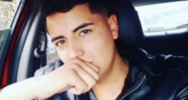 Coronel: Con velatón recordaron a joven que murió en procedimiento policial en Playa Blanca